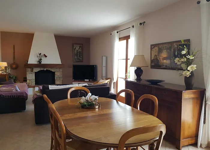 Maison Avec Piscine Entre Et Montagne Feriehus *